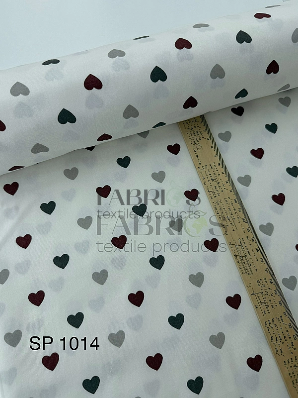 SP 1014 сатин принт LOVE сердечки бордові, зелені, сірі на молочному 100% бавовна 160 см 115-120 гра