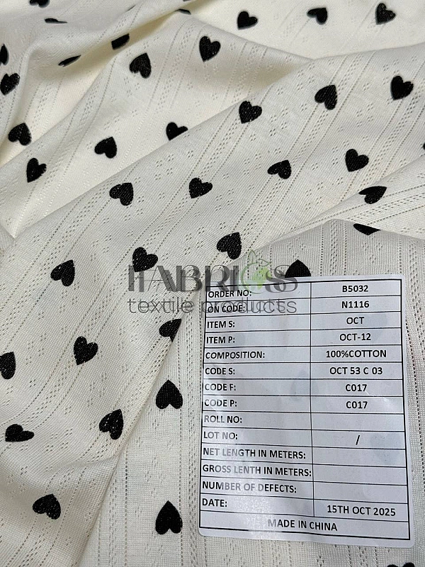 OCT 53 C 03 Ажурний трикотаж  принт LOVE чорні сердечки на айворі 100% бавовна  175-180 см 170 грам/