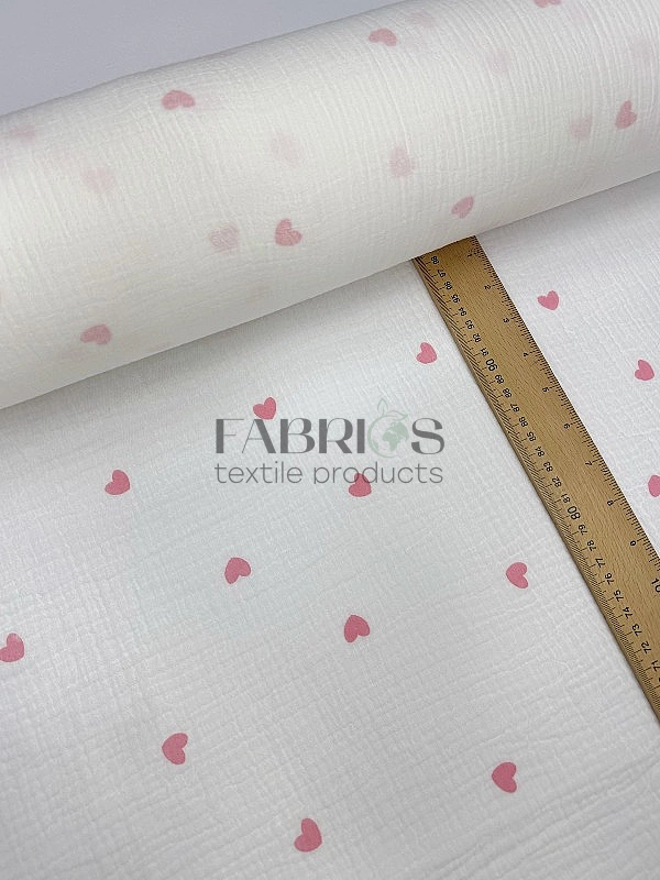 M 303 C2 Муслін жатка 2-х шаровий принт LOVE сердечки середні рожеві на молочному 100% бавовна 135-1