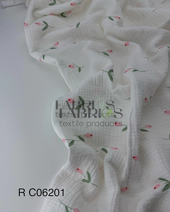 M 5018 C2 Муслін жатка 2-х шаровий принт квіти рожеві тюльпани з листочками на молочному 100% бавовн