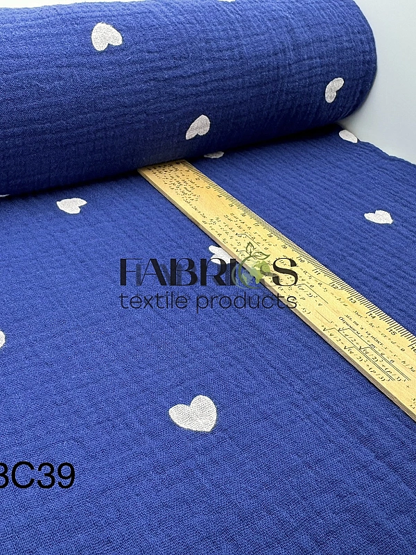 M 303 C39 Муслін жатка 2-х шаровий принт LOVE сердечки білі середні на синьому 100% бавовна 135-140