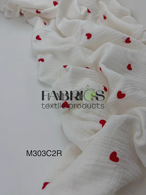 M 305 C2 Муслін жатка 2-х шаровий принт LOVE сердечки червоні середні на молочному 100% бавовна 135-