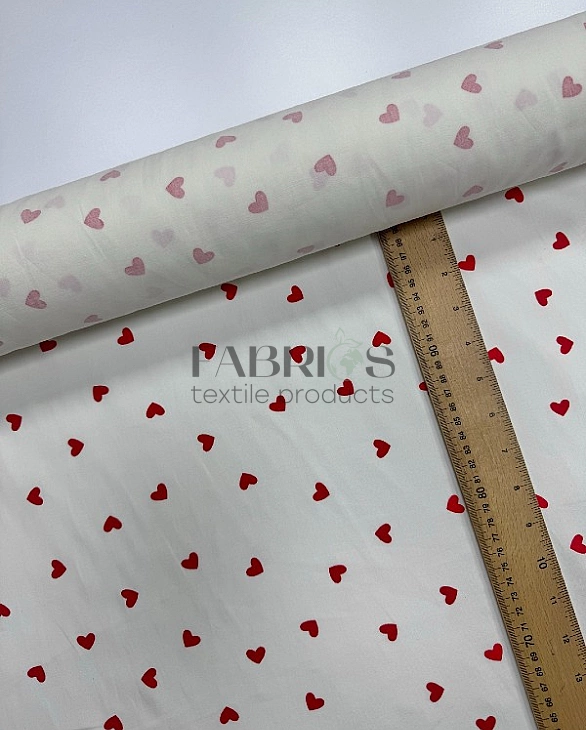 SP 1283 сатин   принт на молочному love  сердечка червоні 100% бавовна 160см 115-120 грам/м.кв