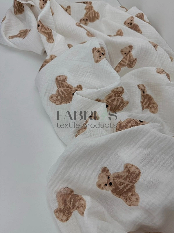BEAR-C2 | MUSLIN PRINTING-BEAR-C2 Муслін жатка 2-х шаровий принт звірята ведмедики Тедді на молочном