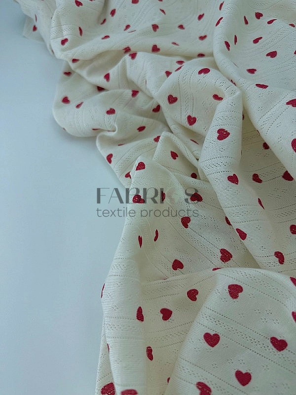 OCT12-C006 Ажурний трикотаж принт LOVE сердечки червоні на айворі 100% бавовна 175-180 см 170 грам/м