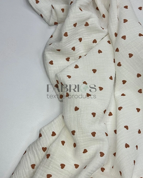 M 308 C2 Муслін жатка 2-х шаровий принт LOVE сердечки коричневі дрібні на молочному 100% бавовна 135