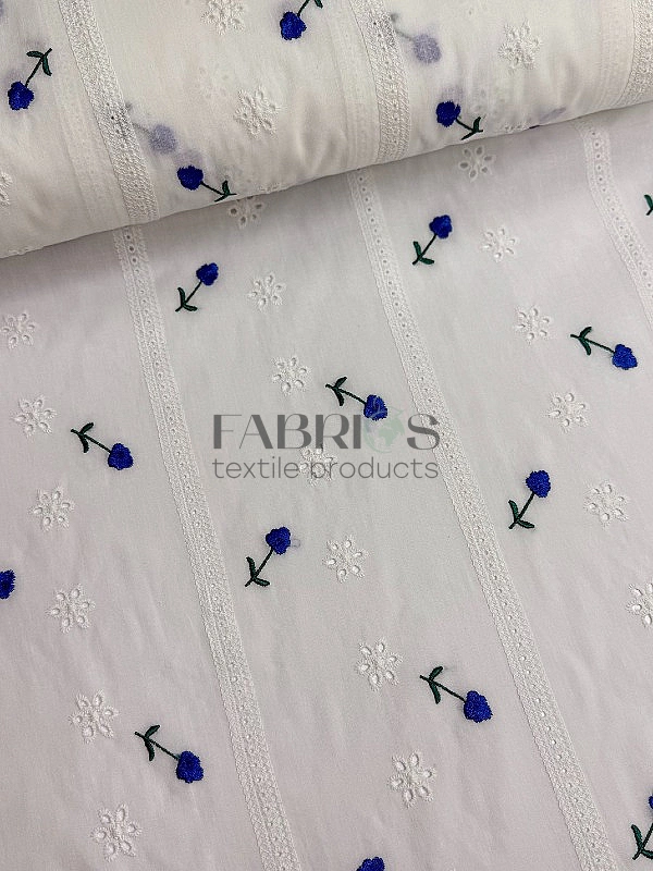 CANDY-C026 | CANDY-C026-1 батист принт квіти сині вишиті на білому 100% бавовна 135 см 90-100 грам/м