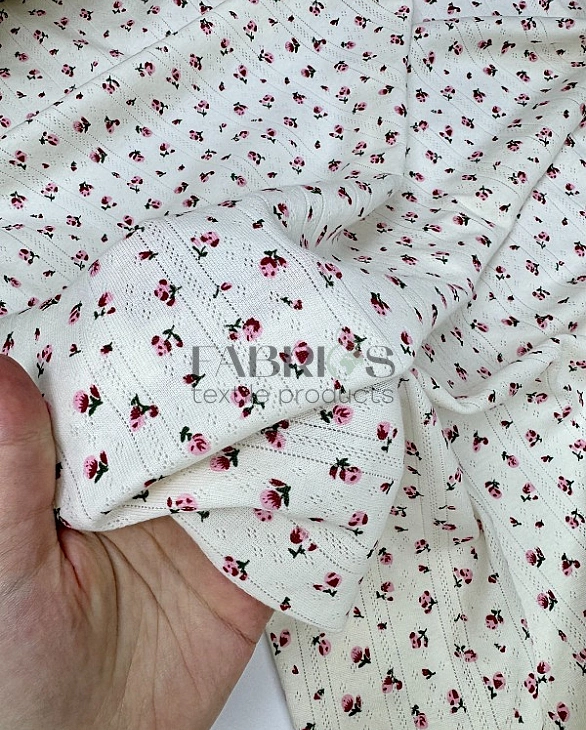 OCT 22 C 03 Ажурний трикотаж  принт квіти троянди рожеві на айворі 100% бавовна  175-180 см 170 грам