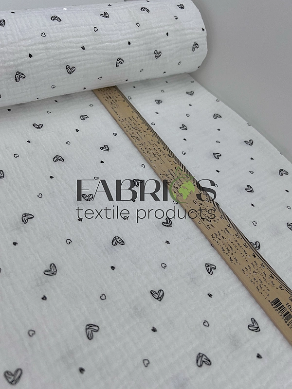 M23C2 Муслін жатка 2-х шаровий принт LOVE сердечки мальовані чорні на молочному 100% бавовна 135-140