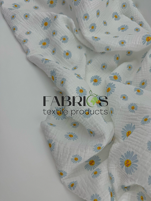 M 5006 C2 Муслін жатка 2-х шаровий принт квіти ромашки великі блакитні на молочному 100% бавовна 135