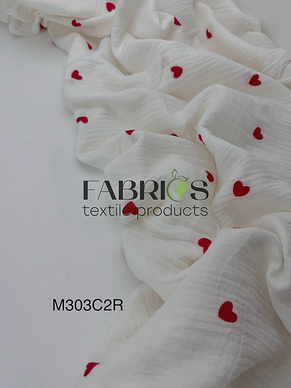 M 305 C2 Муслін жатка 2-х шаровий принт LOVE сердечки червоні середні на молочному 100% бавовна 135-