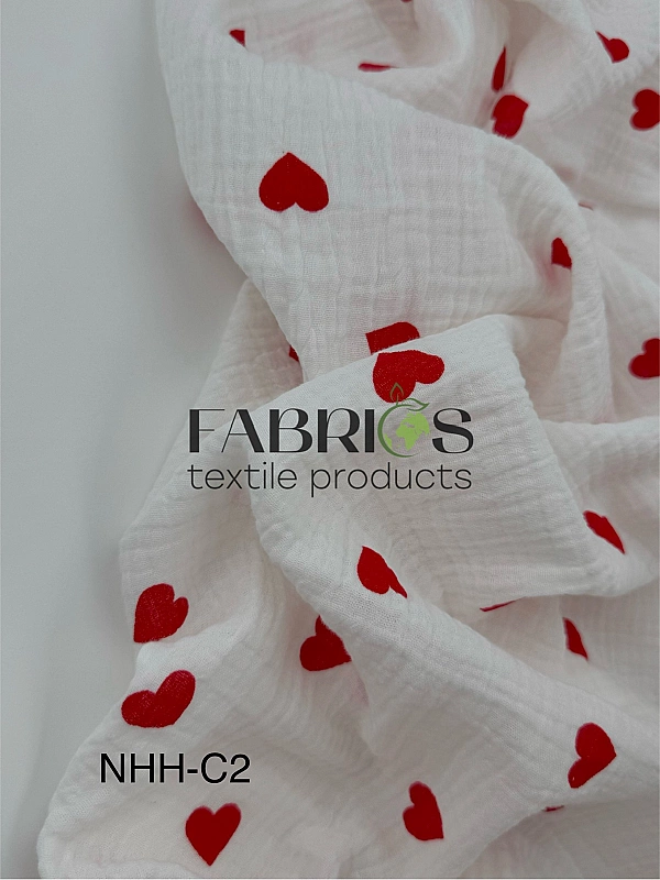 M 306 C2 Муслін жатка 2-х шаровий принт LOVE сердечки червоні великі на молочному 100% бавовна 135-1