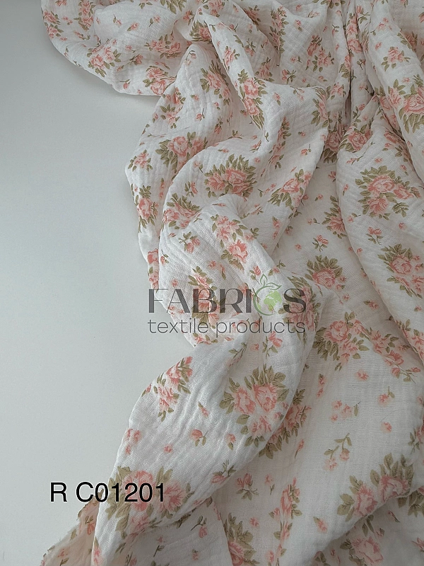 MR C01201 | RAINBOW-C01201 Муслін жатка 2-х шаровий принт квіти троянди чайні на молочному 100% баво