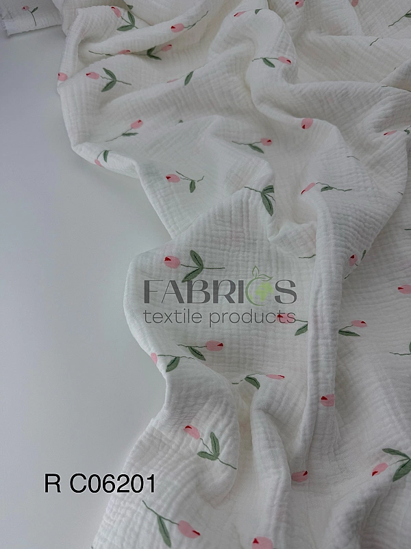 M 5018 C2 Муслін жатка 2-х шаровий принт квіти рожеві тюльпани з листочками на молочному 100% бавовн