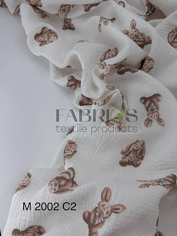 M 2002 C2 Муслін 2-х шаровий принт звірята зайчата бежеві на молочному 100% бавовна 135-140 см 125-1