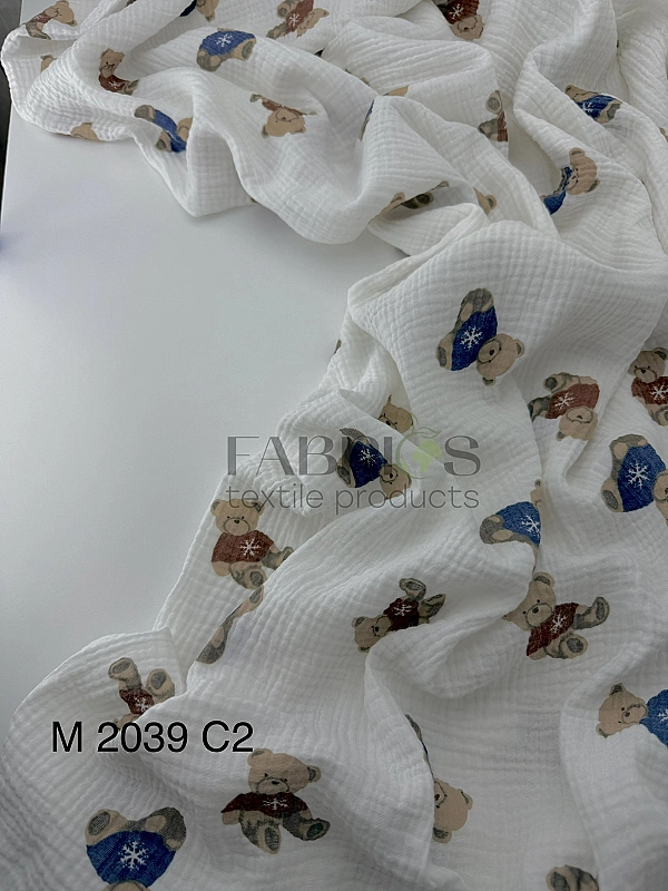 M 2039 C2 Муслін 2-х шаровий принт звірята ведмедик новорічний зі сніжинкою на молочному 100% бавовн