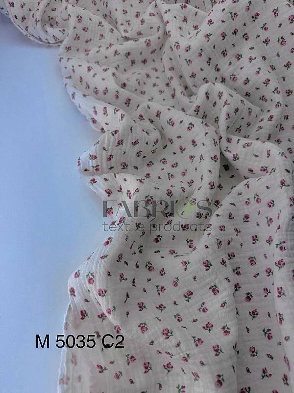 M 5035 C2 Муслін 2-х шаровий принт квіти трояндочки рожеві на молочному 100% бавовна 160 см 125-135