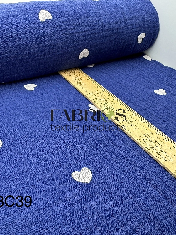 M 303 C39 Муслін жатка 2-х шаровий принт LOVE сердечки білі середні на синьому 100% бавовна 135-140