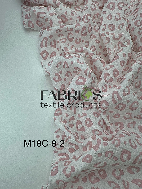 M 111 C2 Муслін жатка 2-х шаровий принт цятки леопард пудрово-рожеві на молочному 100% бавовна 135-1