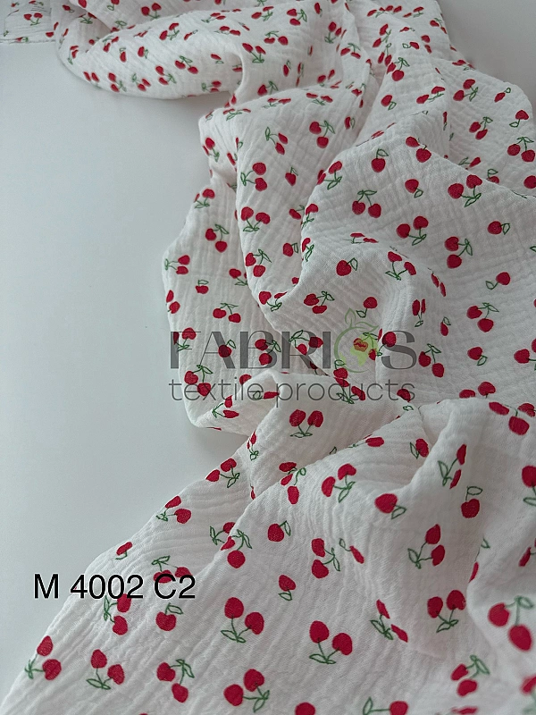 M 4002 C2 Муслін жатка 2-х шаровий принт фрукти,ягоди, овочі вишеньки червоні на молочному 100% баво