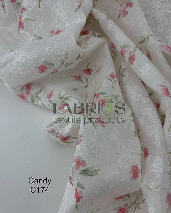 CANDY-C174 батист принт квіти вишивка акварельні коралові на молочному 100% бавовна 135см 90-100 гра