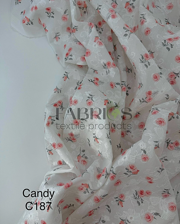CANDY-C187 батист принт квіти вишивка троянди коралові на молочному 100% бавовна 135см 90-100 грам/м