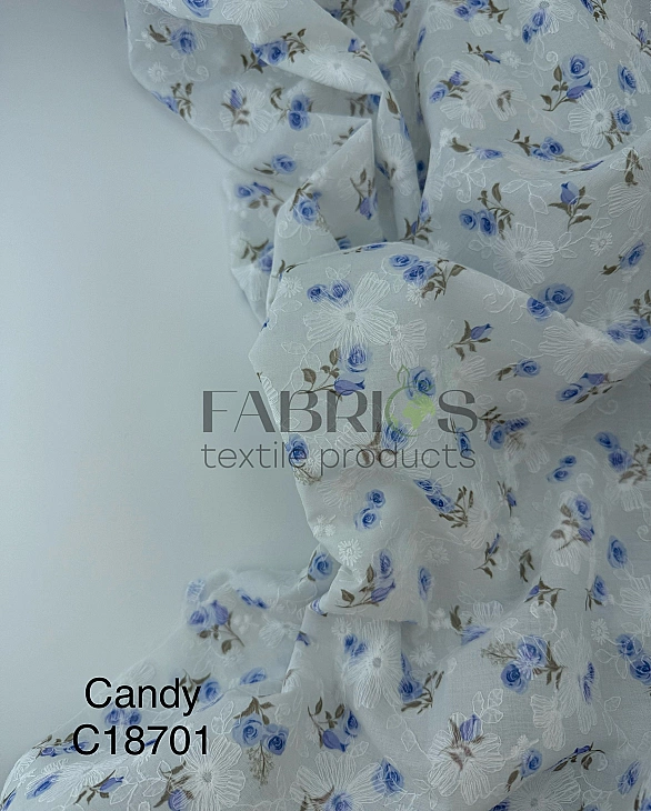 CANDY-C18701 батист принт квіти вишивка троянди сині на молочному 100% бавовна 135см 90-100 грам/м.к