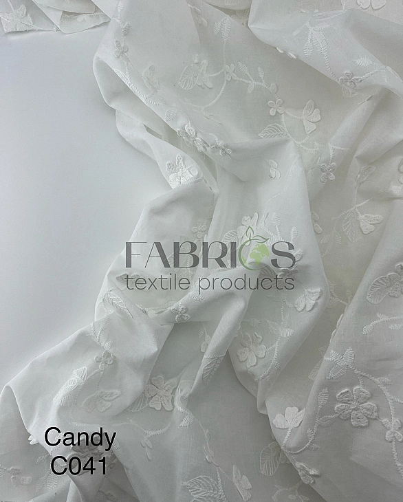 CANDY-C041 батист принт квіти вишивка з листочками на молочному 100% бавовна 135см 90-100 грам/м.кв.