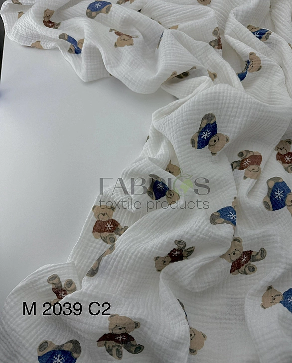 M 2039 C2 Муслін 2-х шаровий принт звірята ведмедик новорічний зі сніжинкою на молочному 100% бавовн