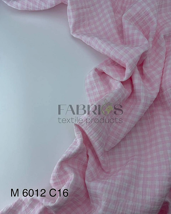 M 6012 C16 Муслін 2-х шаровий принт геометричний клітинка на біло-рожевому 100% бавовна 160 см 125-1