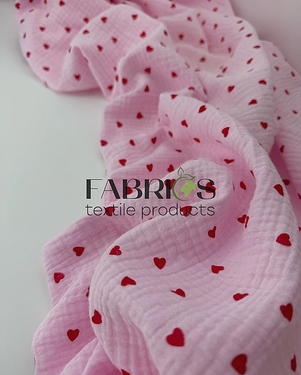 M 315 C16 Муслін жатка 2-х шаровий принт LOVE сердечки червоні дрібні на рожевому 100% бавовна 135-1