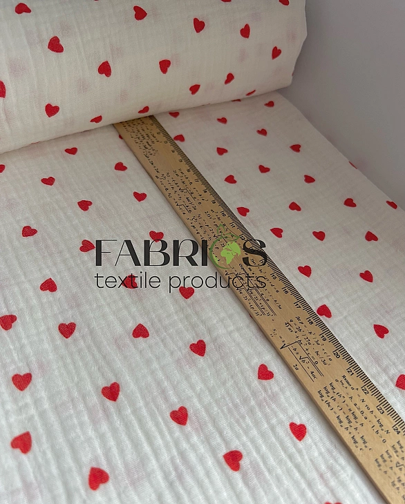 M 315 C2 Муслін жатка 2-х шаровий принт LOVE сердечки червоні дрібні на молочному 100% бавовна 135-1