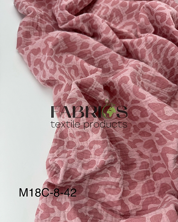 M 108 C42 Муслін жатка 2-х шаровий принт цятки леопард темно-рожеві на рожево-пудровому 100% бавовна