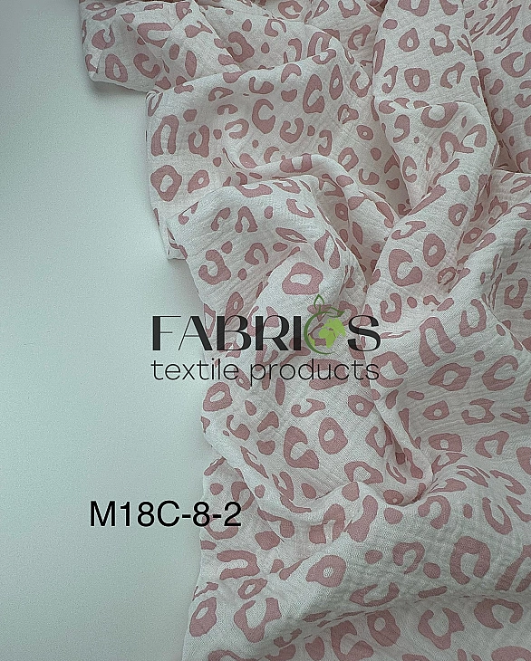 M 111 C2 Муслін жатка 2-х шаровий принт цятки леопард пудрово-рожеві на молочному 100% бавовна 135-1