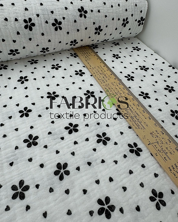 M28C2 Муслін жатка 2-х шаровий принт квіти чорні і дрібні серця на молочному 100% бавовна 135-140 см