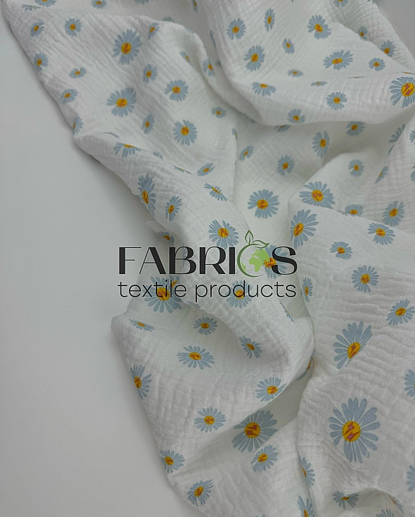M 5006 C2 Муслін жатка 2-х шаровий принт квіти ромашки великі блакитні на молочному 100% бавовна 135