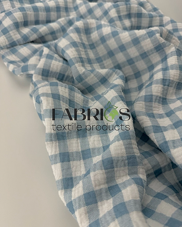 LEAD-7 Муслін жатка 2-х шаровий принт геометричний клітинка блакитна маленька на молочному 100% баво