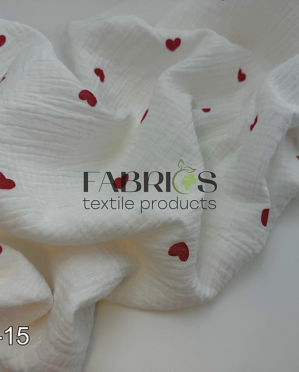 LEAD-15 Муслін жатка 2-х шаровий принт LOVE сердечки середні червоні на молочному 100% бавовна 135-1