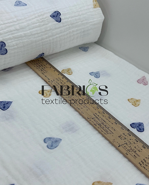 M 314 C2 Муслін жатка 2-х шаровий принт LOVE сердечки різнокольорові акварельні на молочному 100% ба