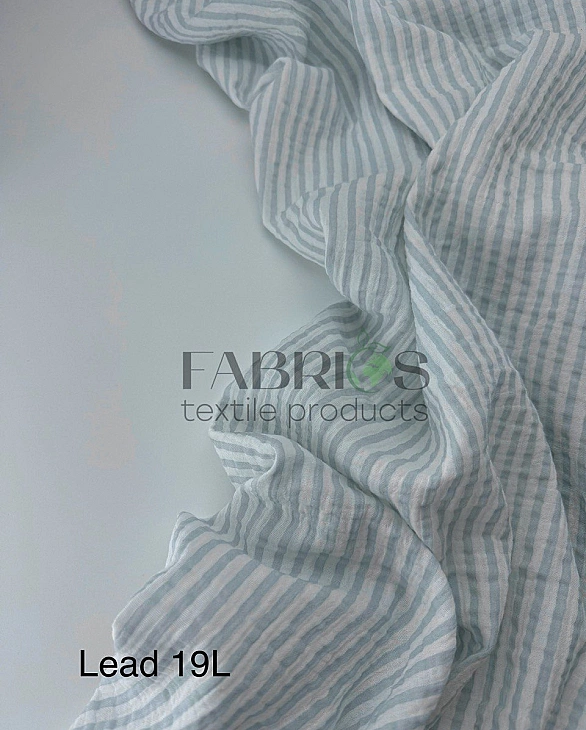 LEAD-19-L Муслін жатка 2-х шаровий принт геометричний полоска блідо-блакитна на молочному 100% бавов