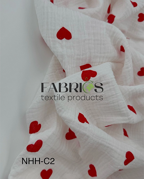 M 306 C2 Муслін жатка 2-х шаровий принт LOVE сердечки червоні великі на молочному 100% бавовна 135-1
