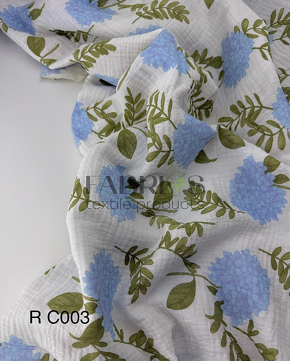 M 003 C02 | RAINBOW-C003 Муслін жатка 2-х шаровий принт квіти великі блакитні гортензії на молочному