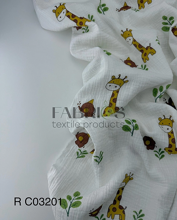 M 03201 C02 | RAINBOW-C03 Муслін жатка 2-х шаровий принт звірята жирафи, слоники, листочки на молочн
