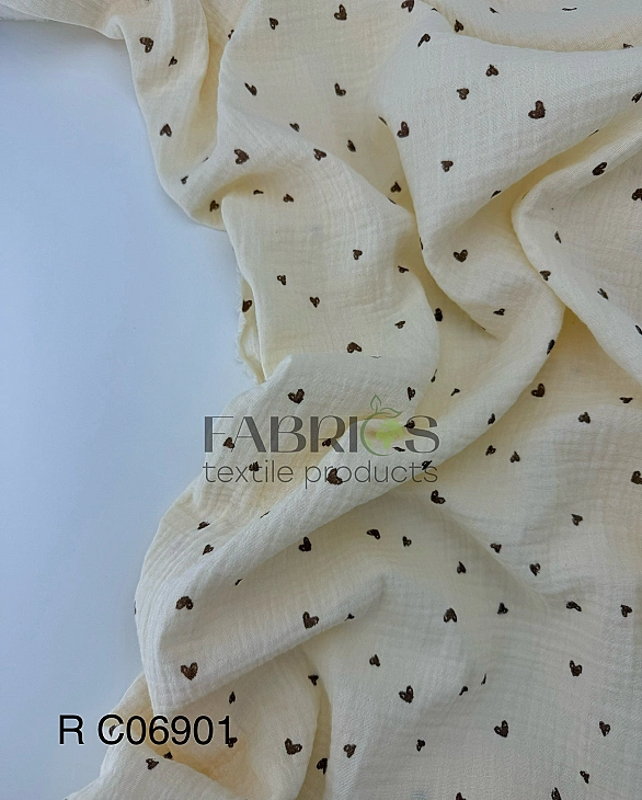 M 301 C3 Муслін жатка 2-х шаровий принт LOVE сердечки дрібні коричневі намальовані на айворі 100% ба