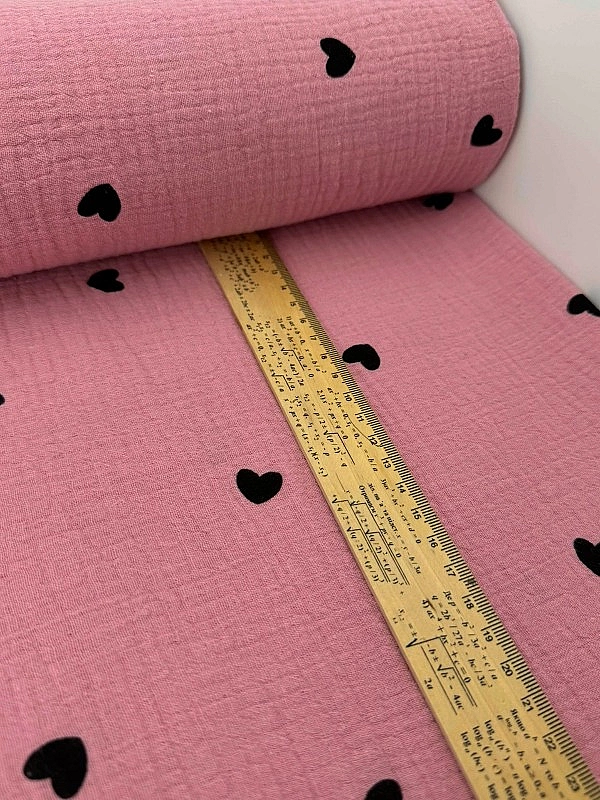 M303C2C15 Муслін жатка 2-х шаровий принт LOVE сердечки чорні середні на джеральдіні 100% бавовна 135