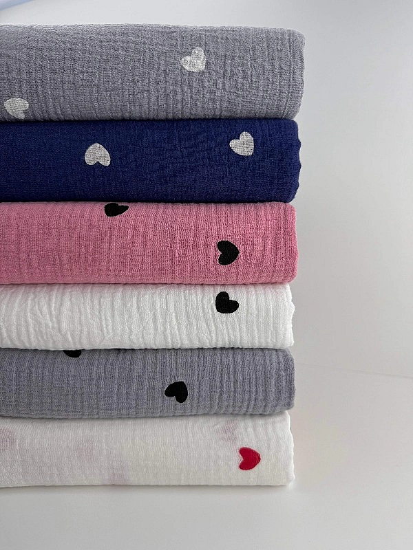 M303C2C15 Муслін жатка 2-х шаровий принт LOVE сердечки чорні середні на джеральдіні 100% бавовна 135