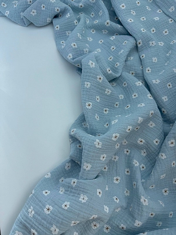 M 5031 C2 Муслін жатка 2-х шаровий принт квіти білі анемони на блакитному 100% бавовна 135-140 см 12