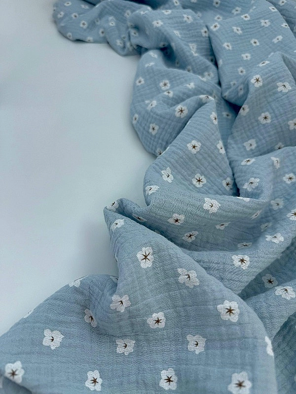 M 5031 C2 Муслін жатка 2-х шаровий принт квіти білі анемони на блакитному 100% бавовна 135-140 см 12