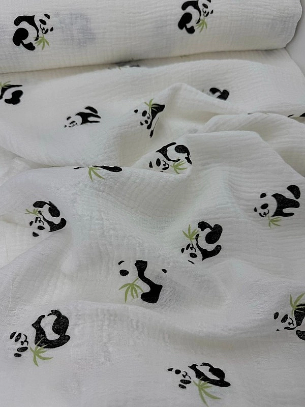 M 2011 C2 Муслін жатка 2-х шаровий принт звірята пандочки з листям бамбуку на молочному 100% бавовна