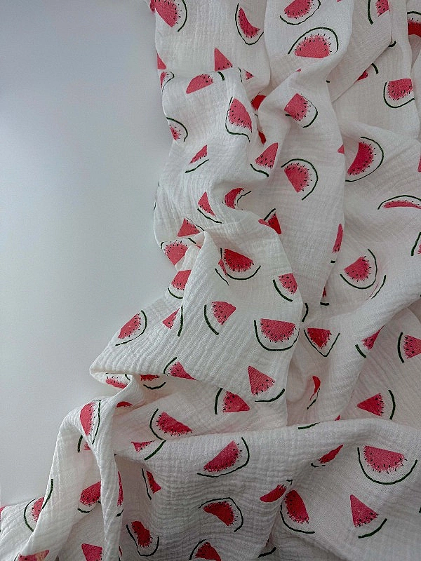 M 4005 C2 Муслін жатка 2-х шаровий принт фрукти,ягоди, овочі кавуни шматочки на молочному 100% бавов